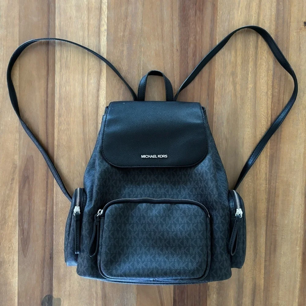 MICHAEL KORS Abbey LG Cargo Backpack in Black